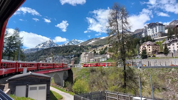 Trenino del Bernina: il fascino della neve di primavera