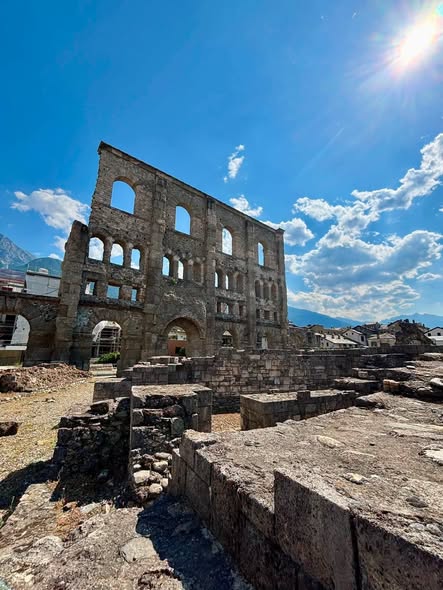 Valle D’Aosta: Aosta e i Castelli di Fénis e Issogne