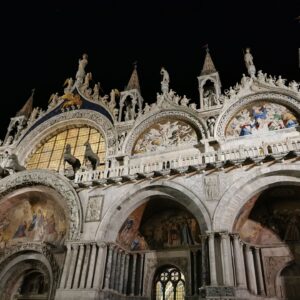 Basilica di San Marco in notturna