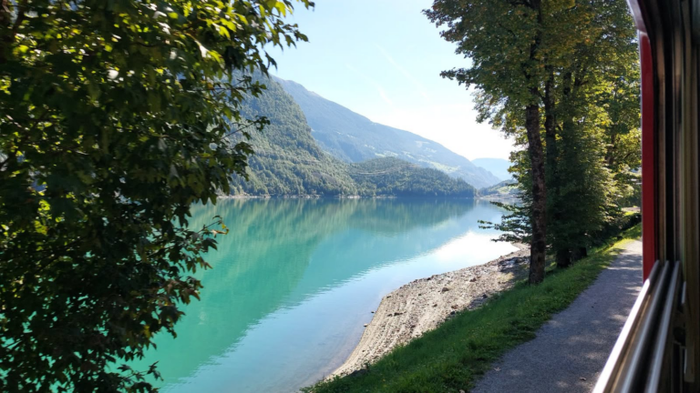 Trenino del Bernina: tra laghi alpini e panorami d’alta quota