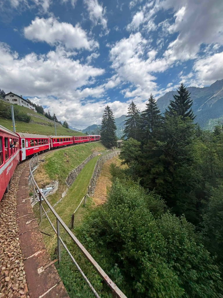 Trenino del Bernina: la primavera nel cuore delle Alpi
