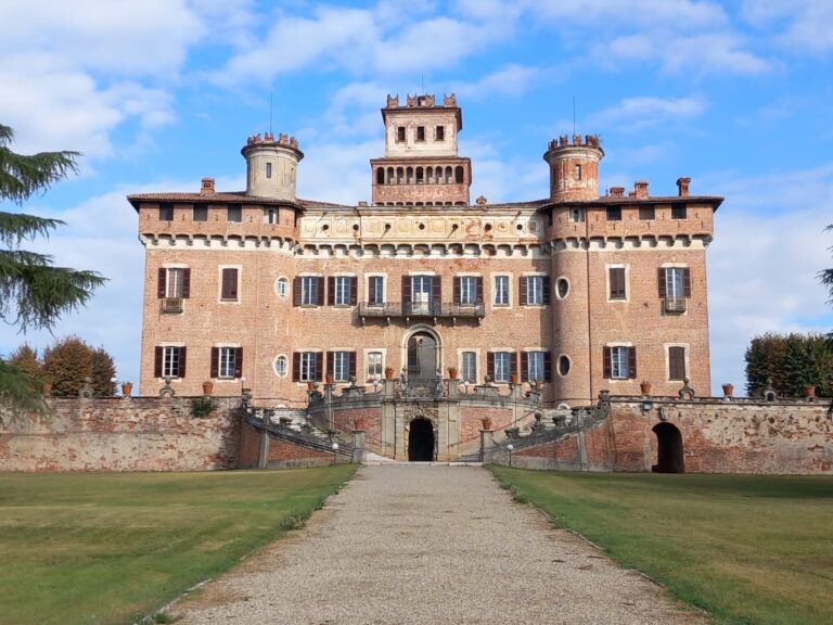 Castello di Chignolo Po e Castello di Belgioioso.