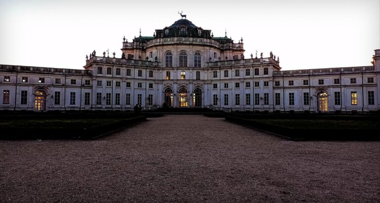 Stupinigi, Racconigi, Venaria Reale e festa dei tulipani al Castello di Pralormo.